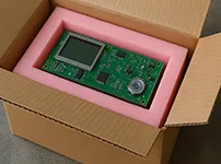 Electrónica de consumo y tarjetas PCB: protección anti-estática complementada con inserts de foam.